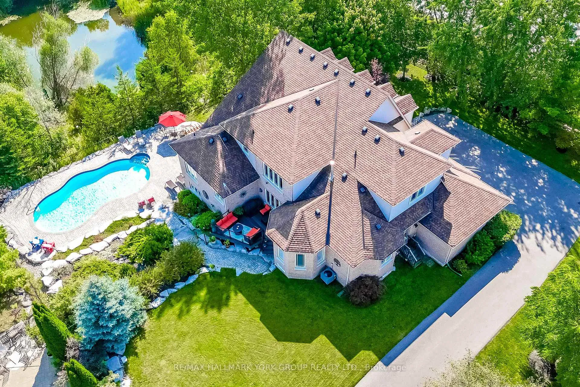 Photo 2 of 17 Duncton Wood Crescent, Aurora, Hills of St Andrew — HOMEH