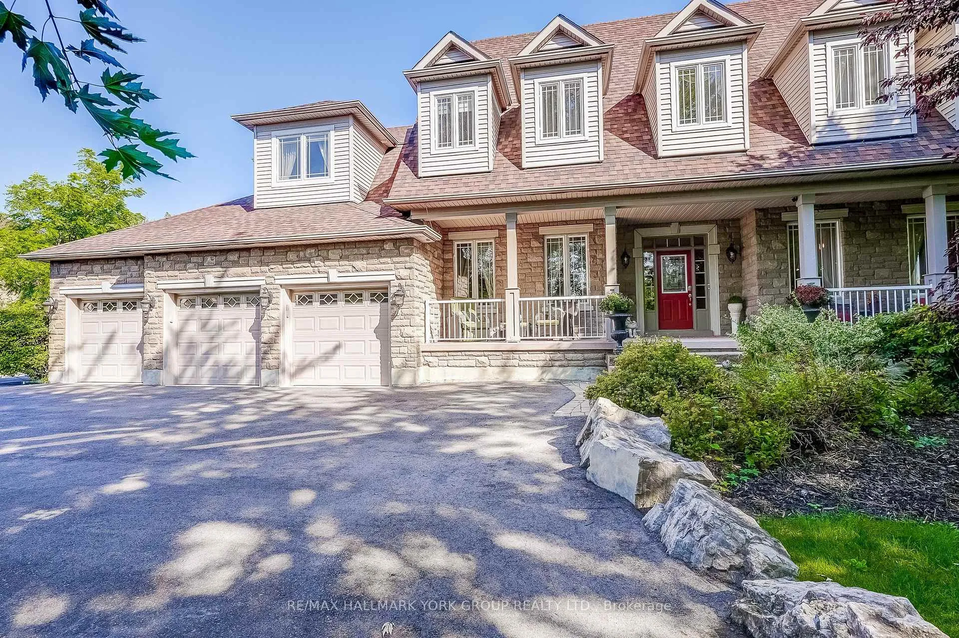 Photo 3 of 17 Duncton Wood Crescent, Aurora, Hills of St Andrew — HOMEH