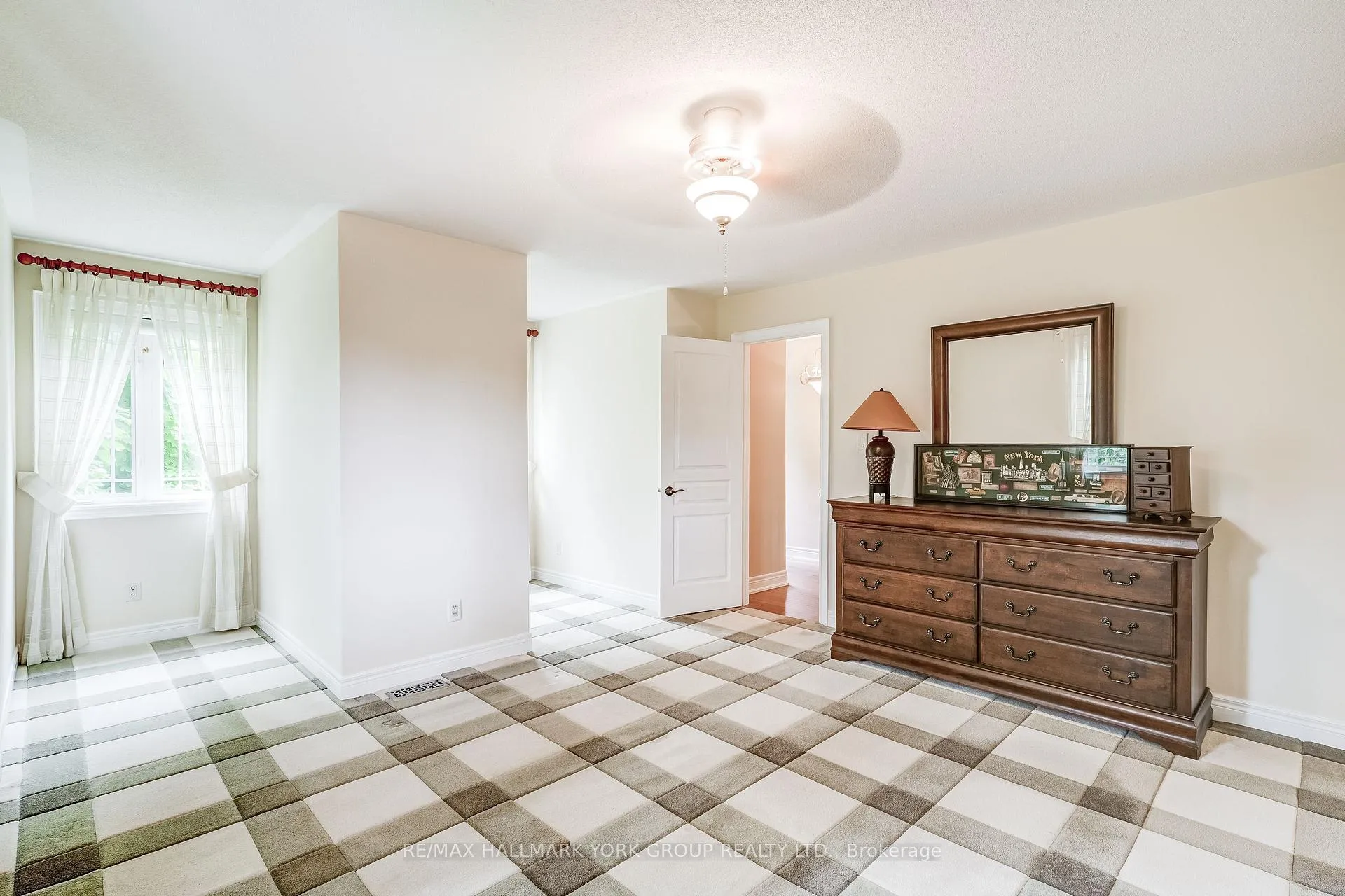 Photo 24 of 17 Duncton Wood Crescent, Aurora, Hills of St Andrew — HOMEH
