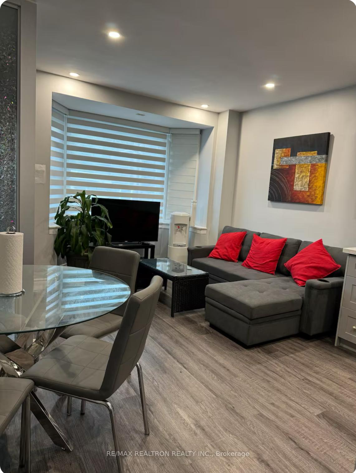 Photo 1 of Unit Main, 326 Bathurst Street, Toronto, Trinity-Bellwoods — HOMEH