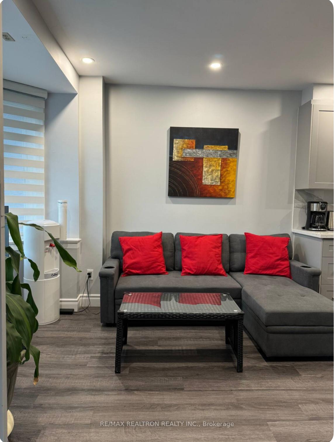 Photo 5 of Unit Main, 326 Bathurst Street, Toronto, Trinity-Bellwoods — HOMEH