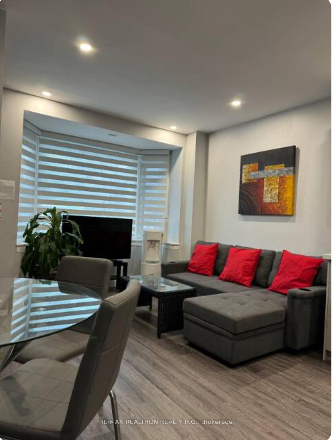 Photo 6 of Unit Main, 326 Bathurst Street, Toronto, Trinity-Bellwoods — HOMEH