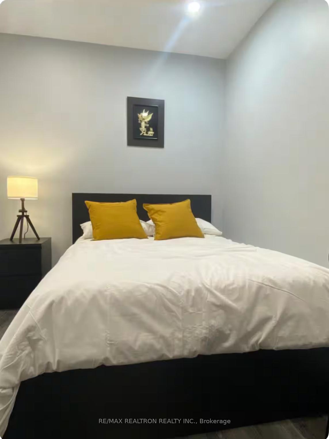 Photo 11 of Unit Main, 326 Bathurst Street, Toronto, Trinity-Bellwoods — HOMEH