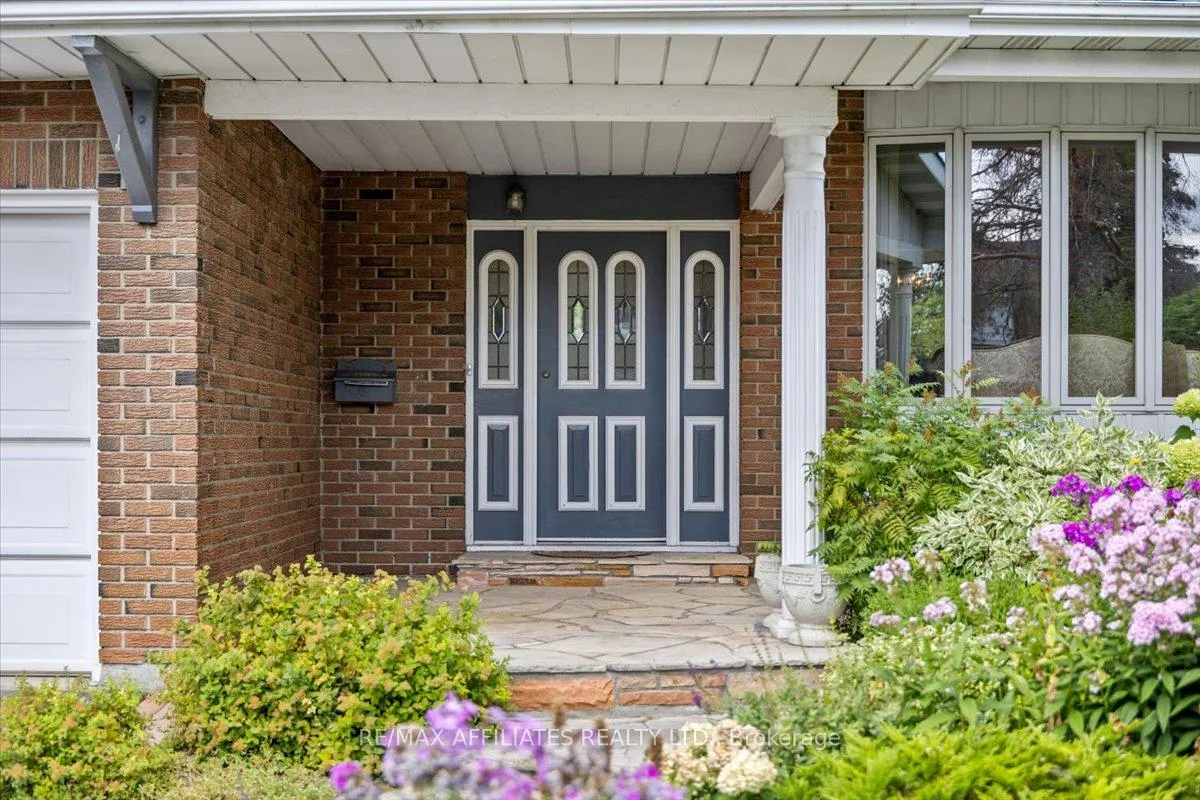 Photo 12 of 49 Silver Aspen Crescent, Ottawa, Blackburn Hamlet — HOMEH