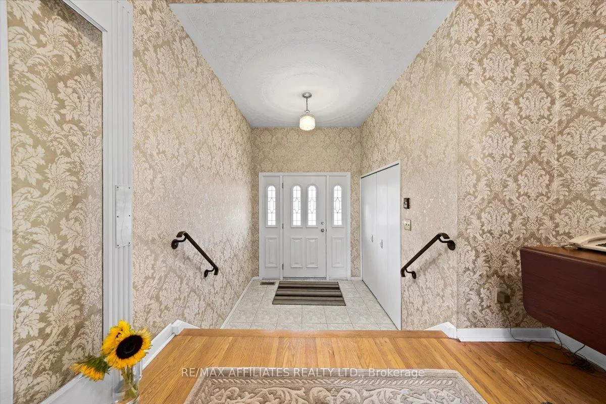 Photo 16 of 49 Silver Aspen Crescent, Ottawa, Blackburn Hamlet — HOMEH