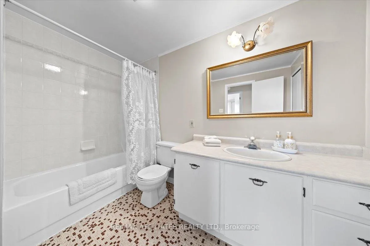 Photo 34 of 49 Silver Aspen Crescent, Ottawa, Blackburn Hamlet — HOMEH