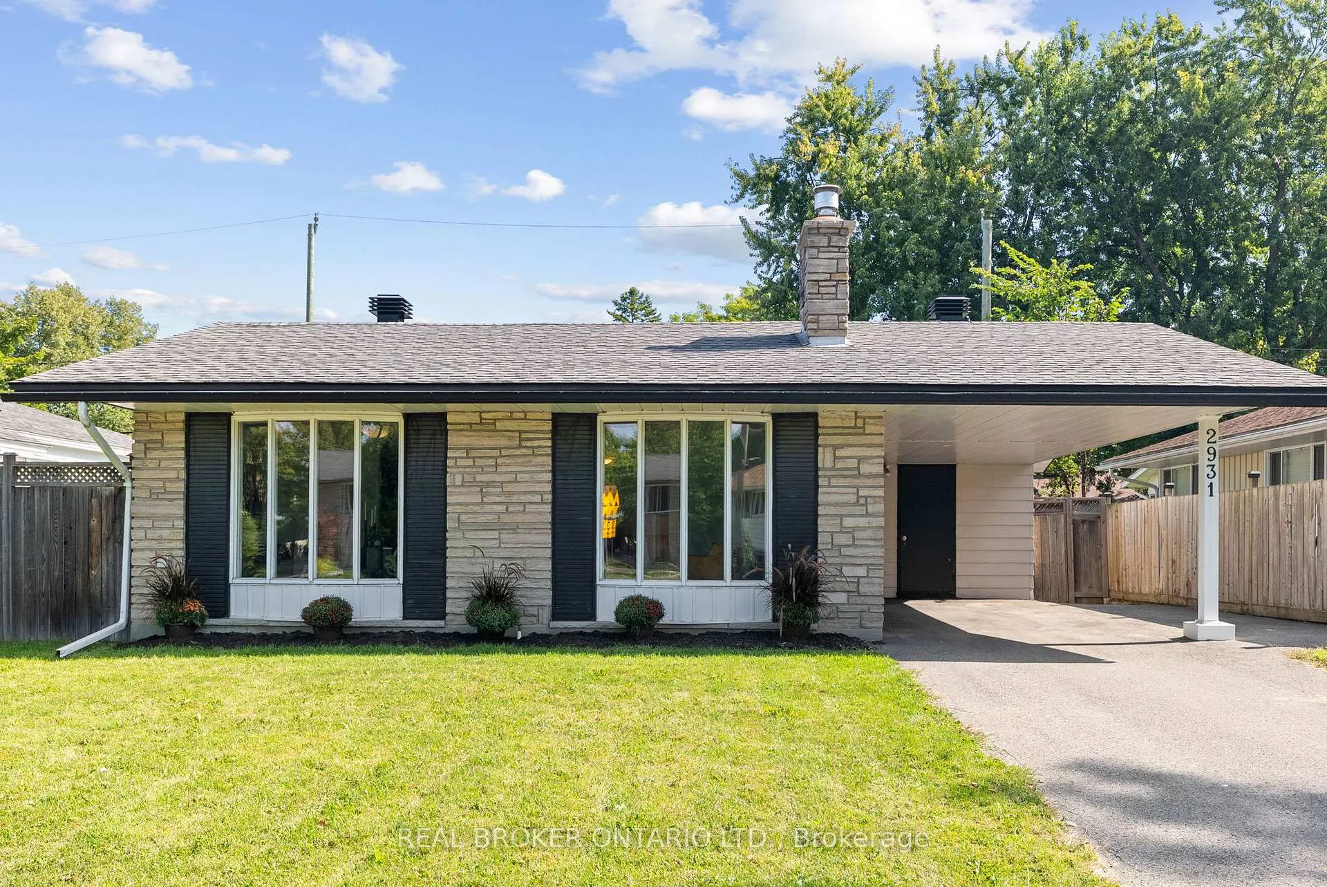 Photo 1 of 2931 Southmore Drive E, Ottawa, Riverside Park South — HOMEH