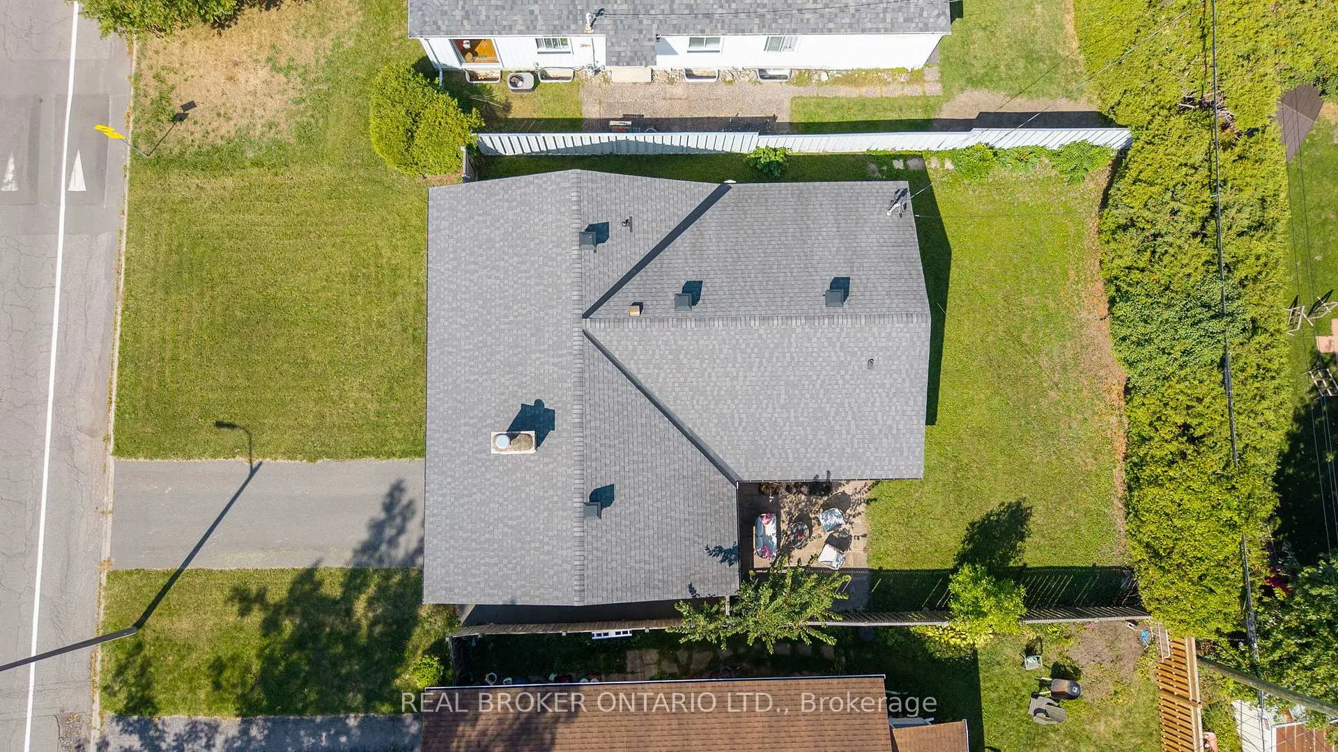 Photo 3 of 2931 Southmore Drive E, Ottawa, Riverside Park South — HOMEH