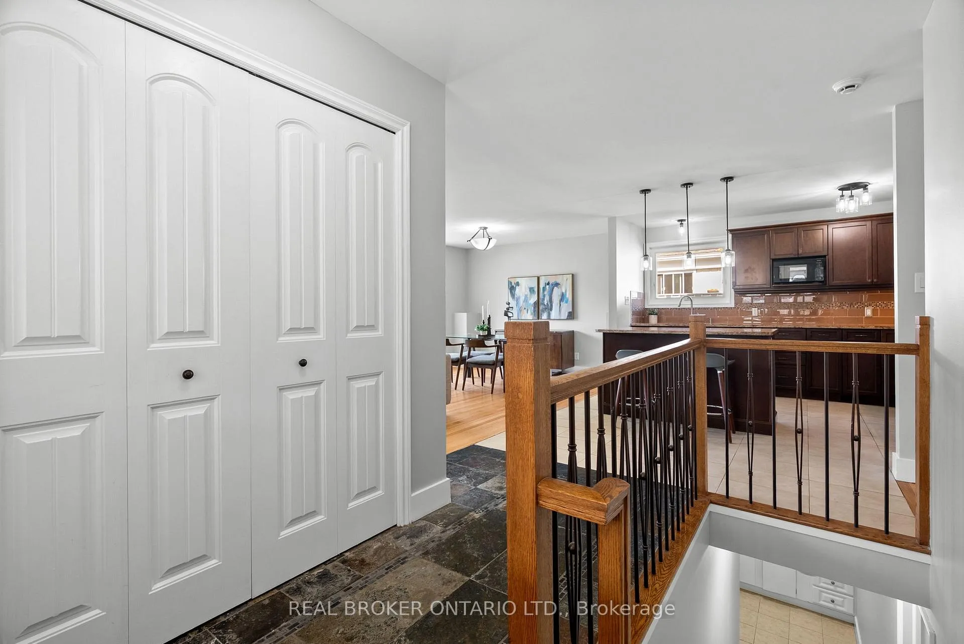 Photo 10 of 2931 Southmore Drive E, Ottawa, Riverside Park South — HOMEH