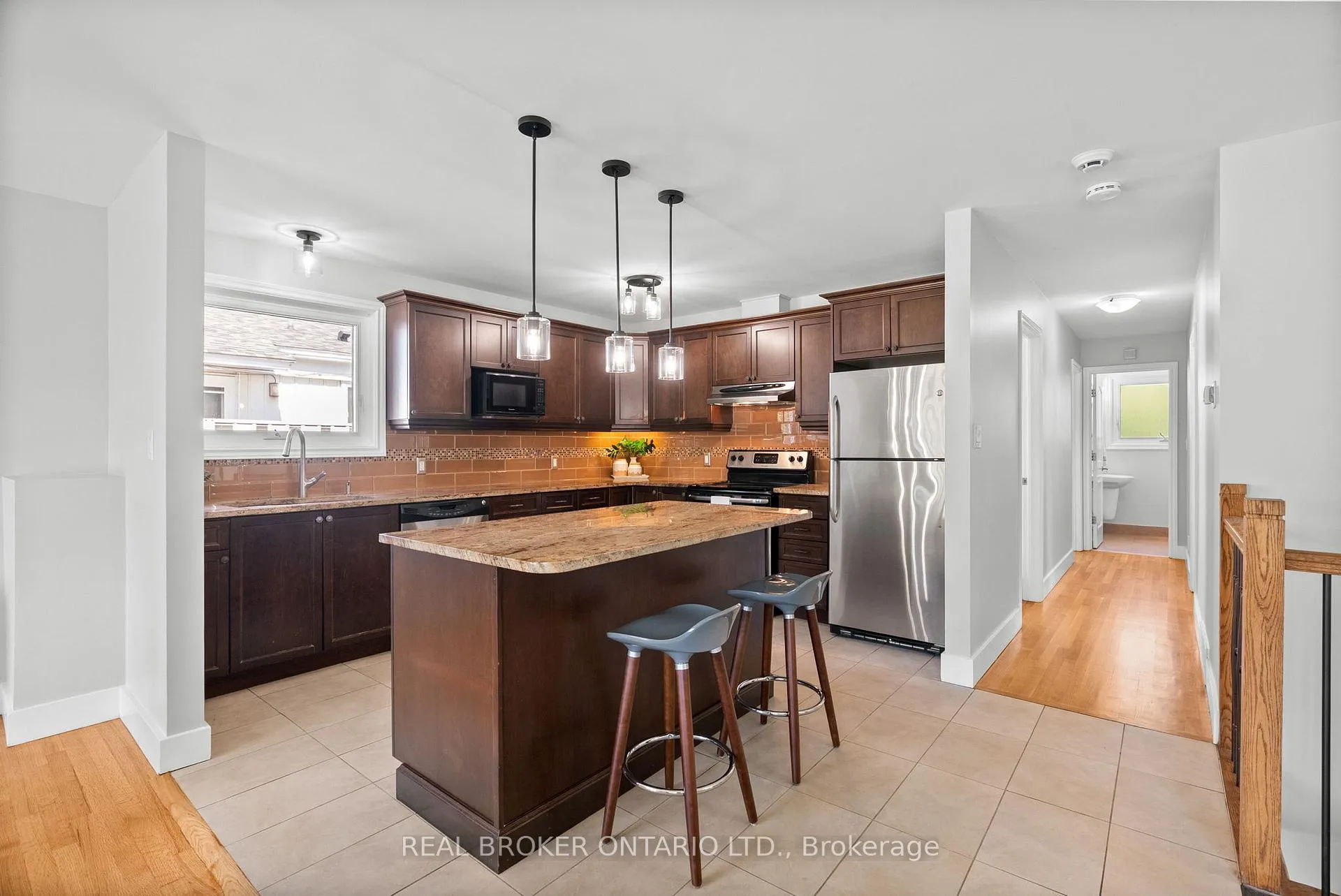 Photo 16 of 2931 Southmore Drive E, Ottawa, Riverside Park South — HOMEH