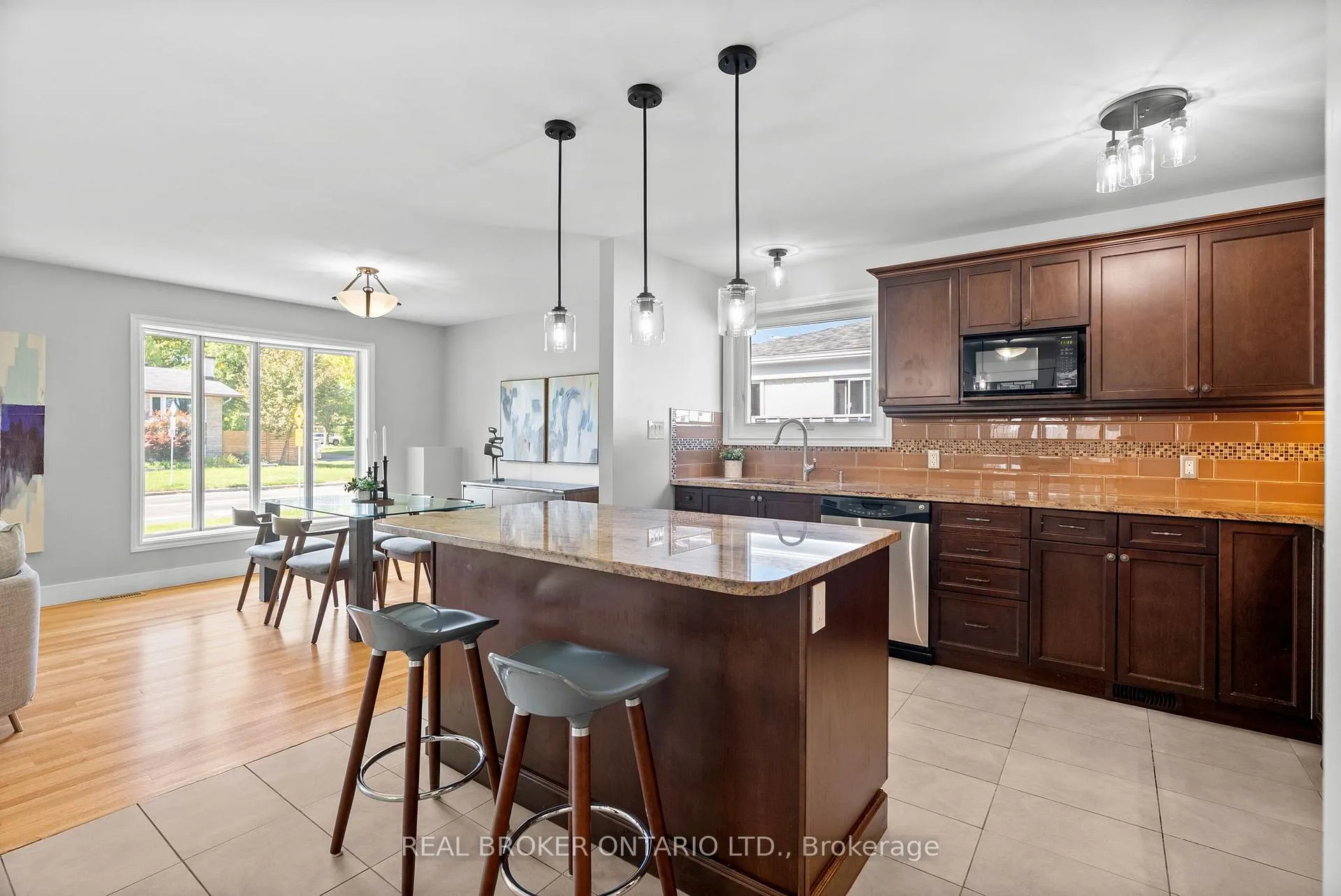 Photo 23 of 2931 Southmore Drive E, Ottawa, Riverside Park South — HOMEH
