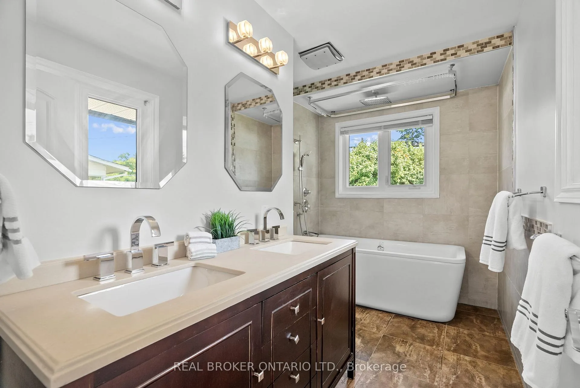 Photo 90 of 2931 Southmore Drive E, Ottawa, Riverside Park South — HOMEH