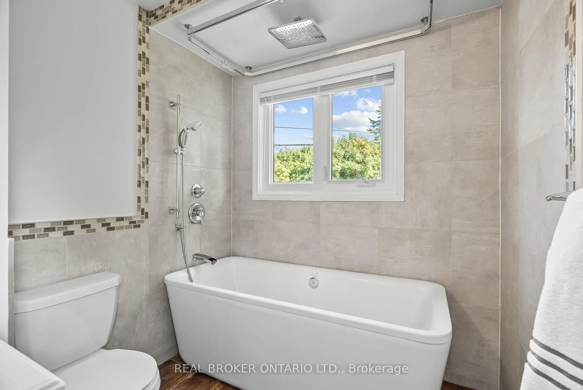 Photo 93 of 2931 Southmore Drive E, Ottawa, Riverside Park South — HOMEH