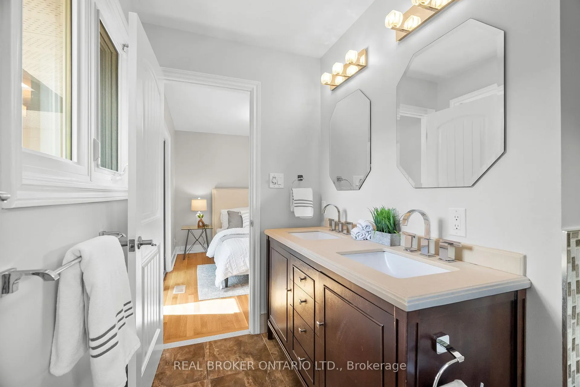 Photo 95 of 2931 Southmore Drive E, Ottawa, Riverside Park South — HOMEH