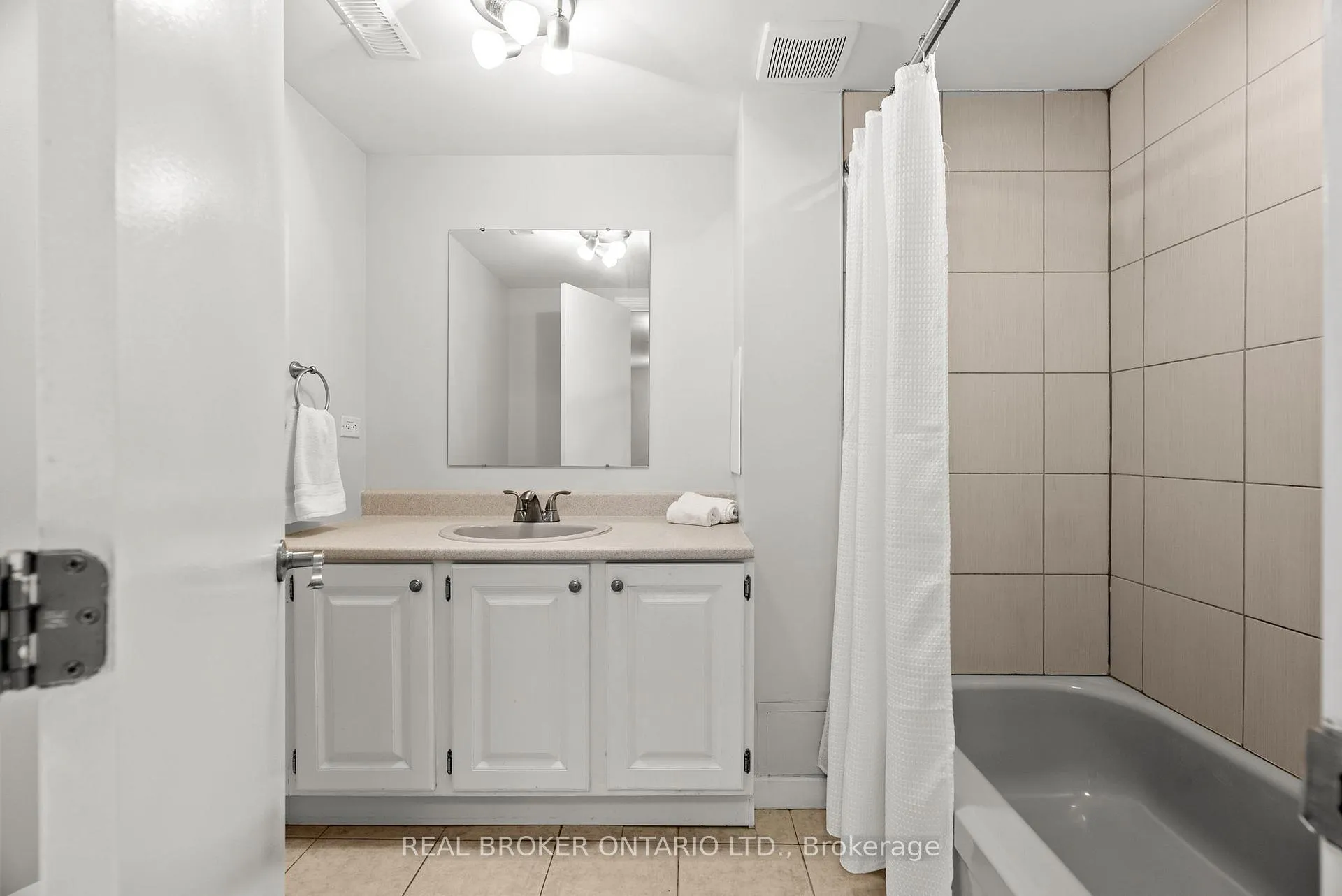 Photo 184 of 2931 Southmore Drive E, Ottawa, Riverside Park South — HOMEH