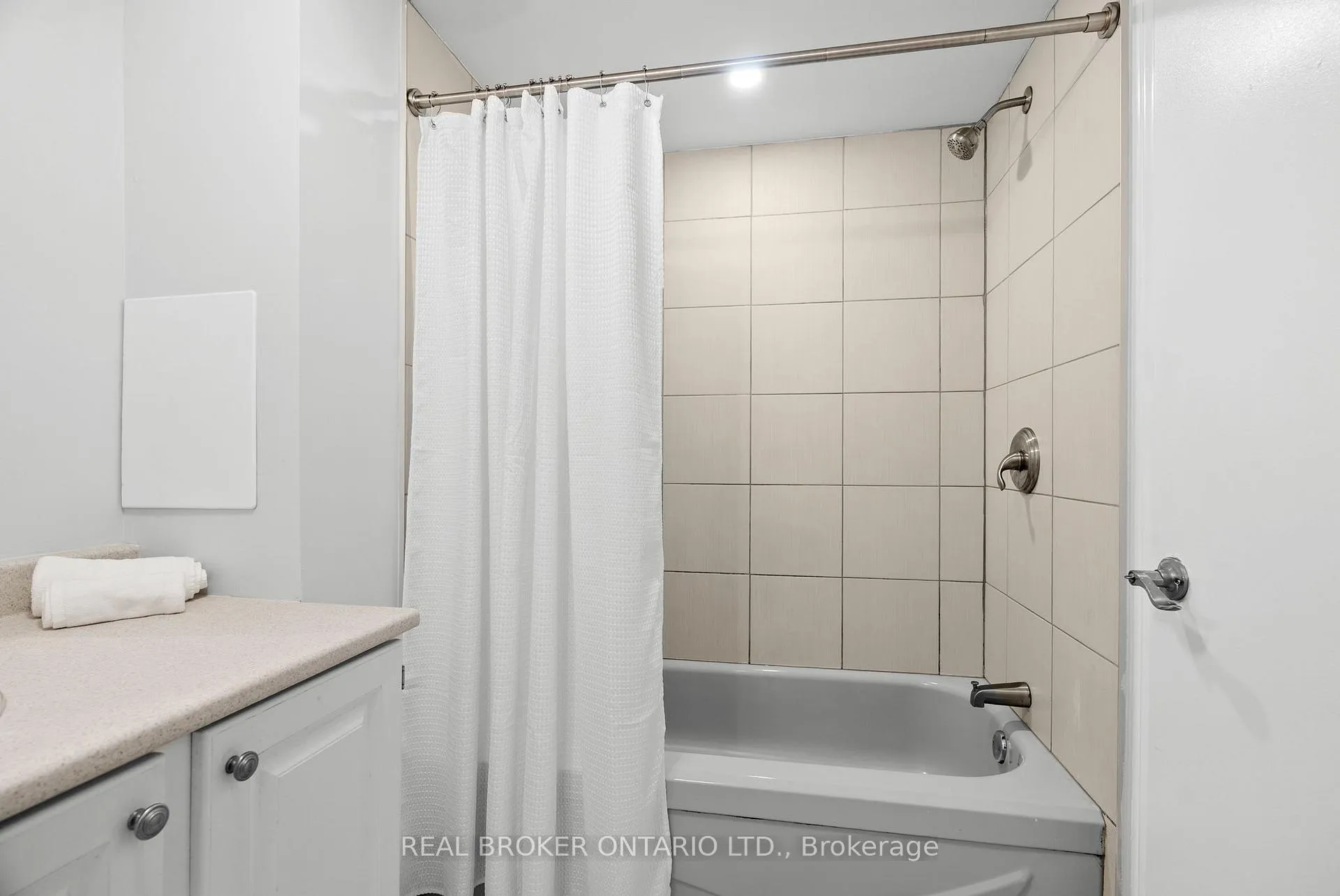 Photo 190 of 2931 Southmore Drive E, Ottawa, Riverside Park South — HOMEH