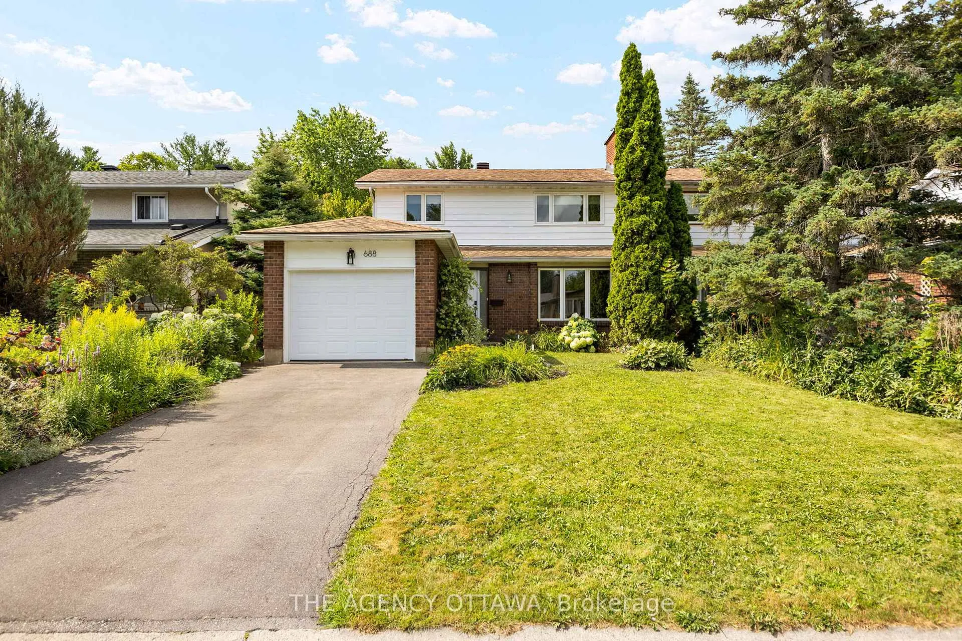 Photo 14 of 688 Laverendrye Drive, Ottawa, Beacon Hill North — HOMEH