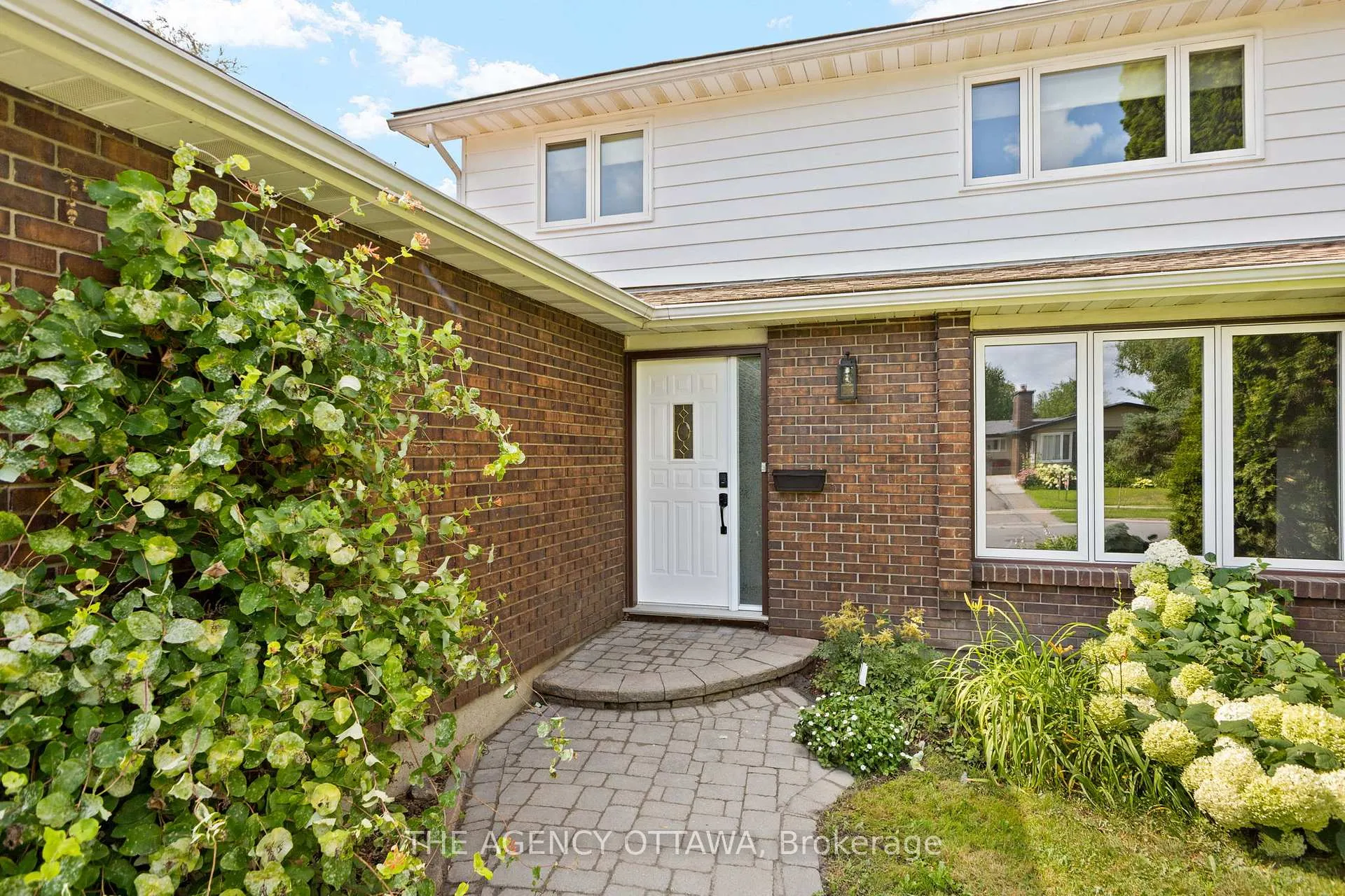 Photo 28 of 688 Laverendrye Drive, Ottawa, Beacon Hill North — HOMEH
