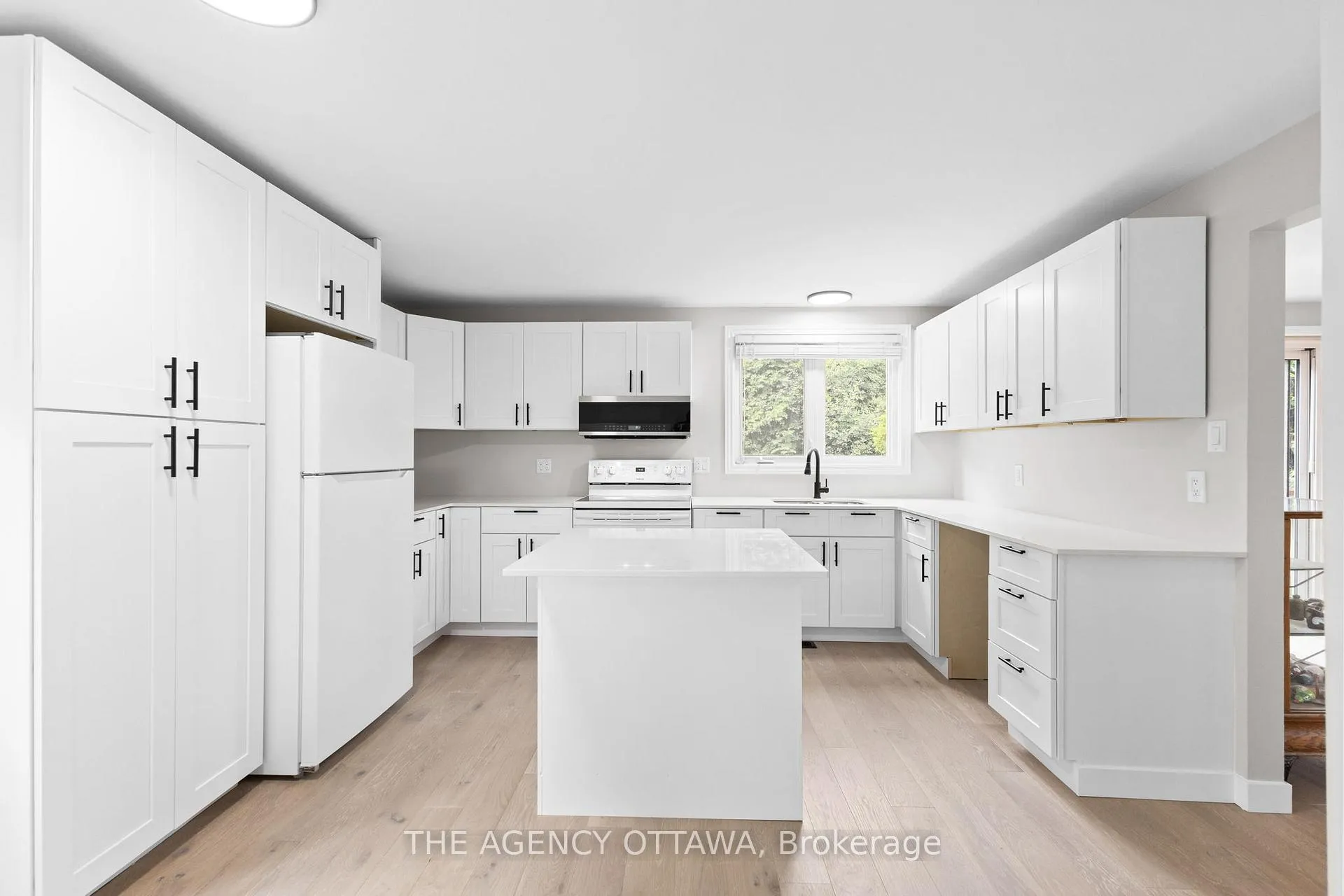 Photo 49 of 688 Laverendrye Drive, Ottawa, Beacon Hill North — HOMEH