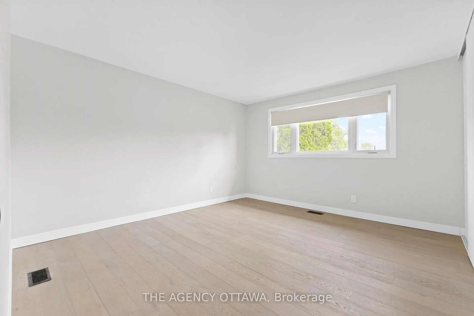 Photo 117 of 688 Laverendrye Drive, Ottawa, Beacon Hill North — HOMEH