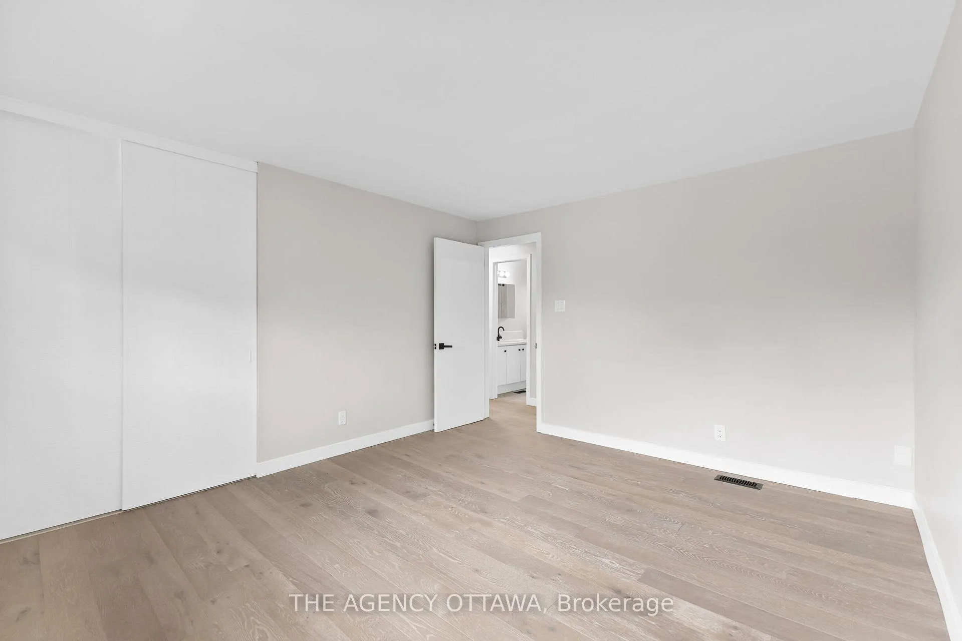 Photo 122 of 688 Laverendrye Drive, Ottawa, Beacon Hill North — HOMEH
