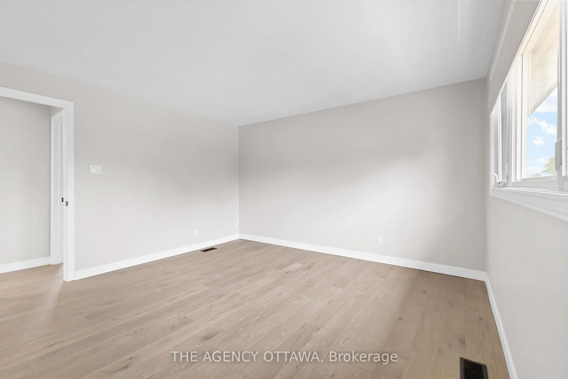 Photo 130 of 688 Laverendrye Drive, Ottawa, Beacon Hill North — HOMEH