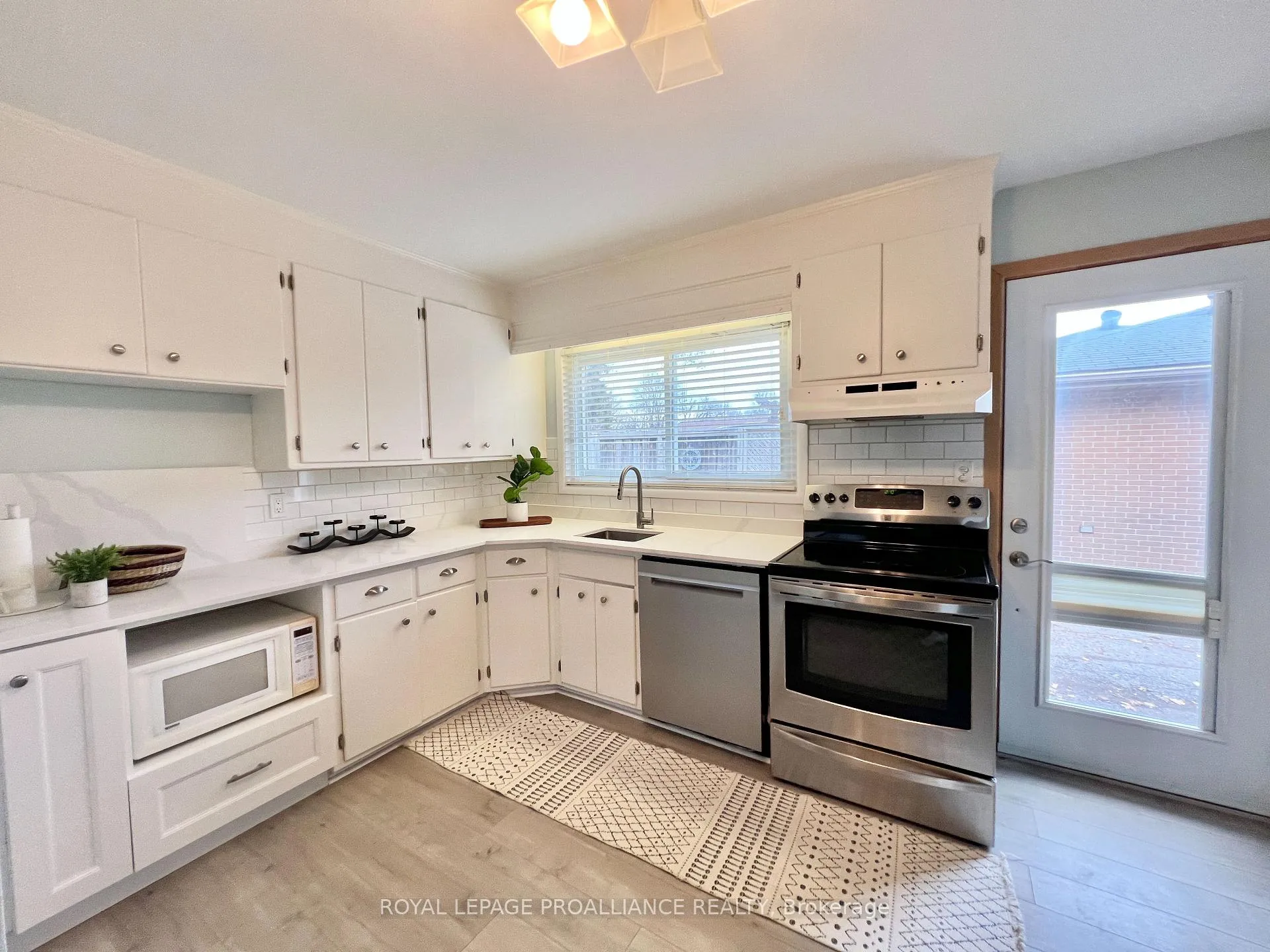 Photo 46 of 16 Lee Avenue, Belleville, Belleville Ward — HOMEH