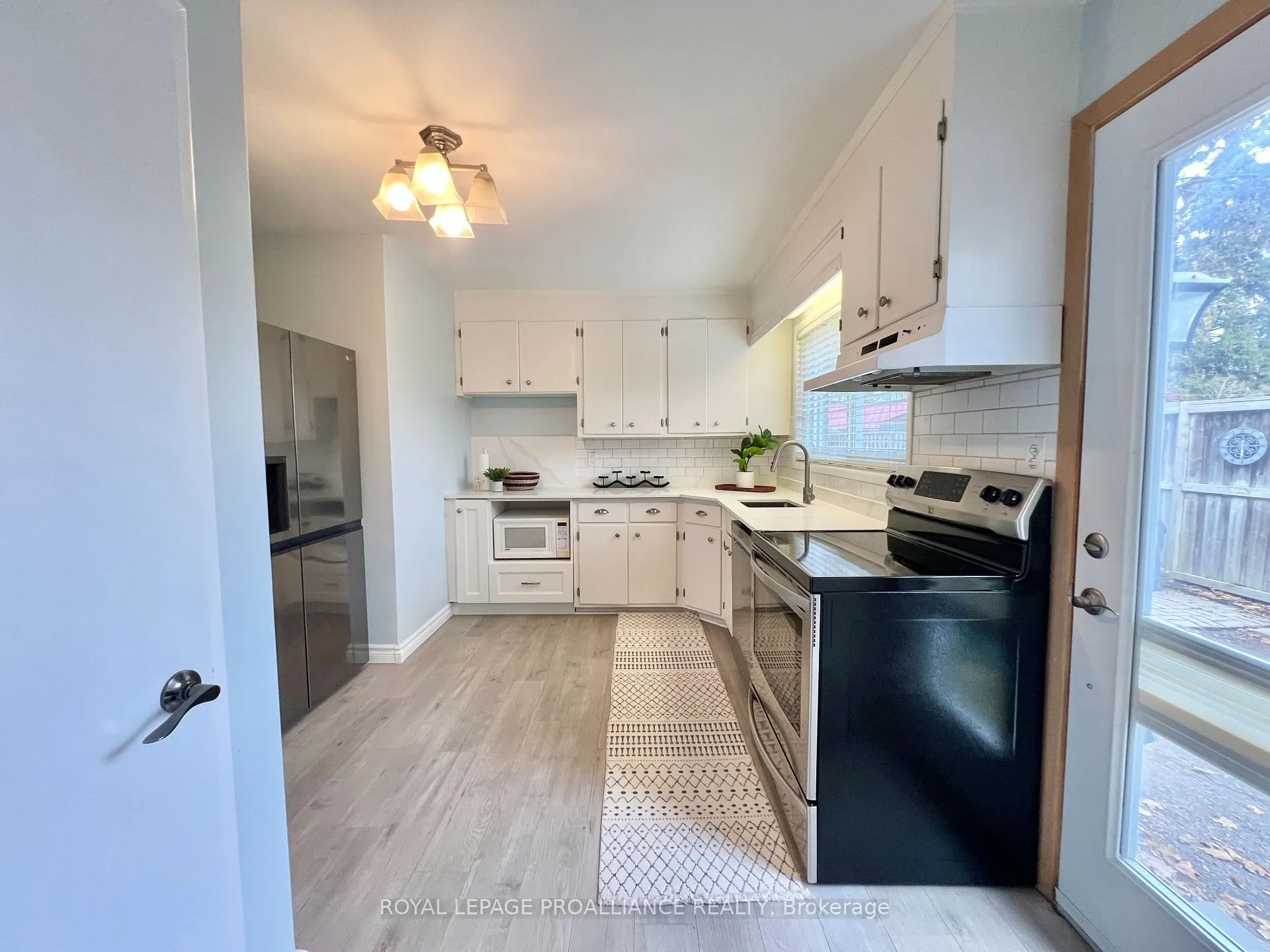 Photo 61 of 16 Lee Avenue, Belleville, Belleville Ward — HOMEH