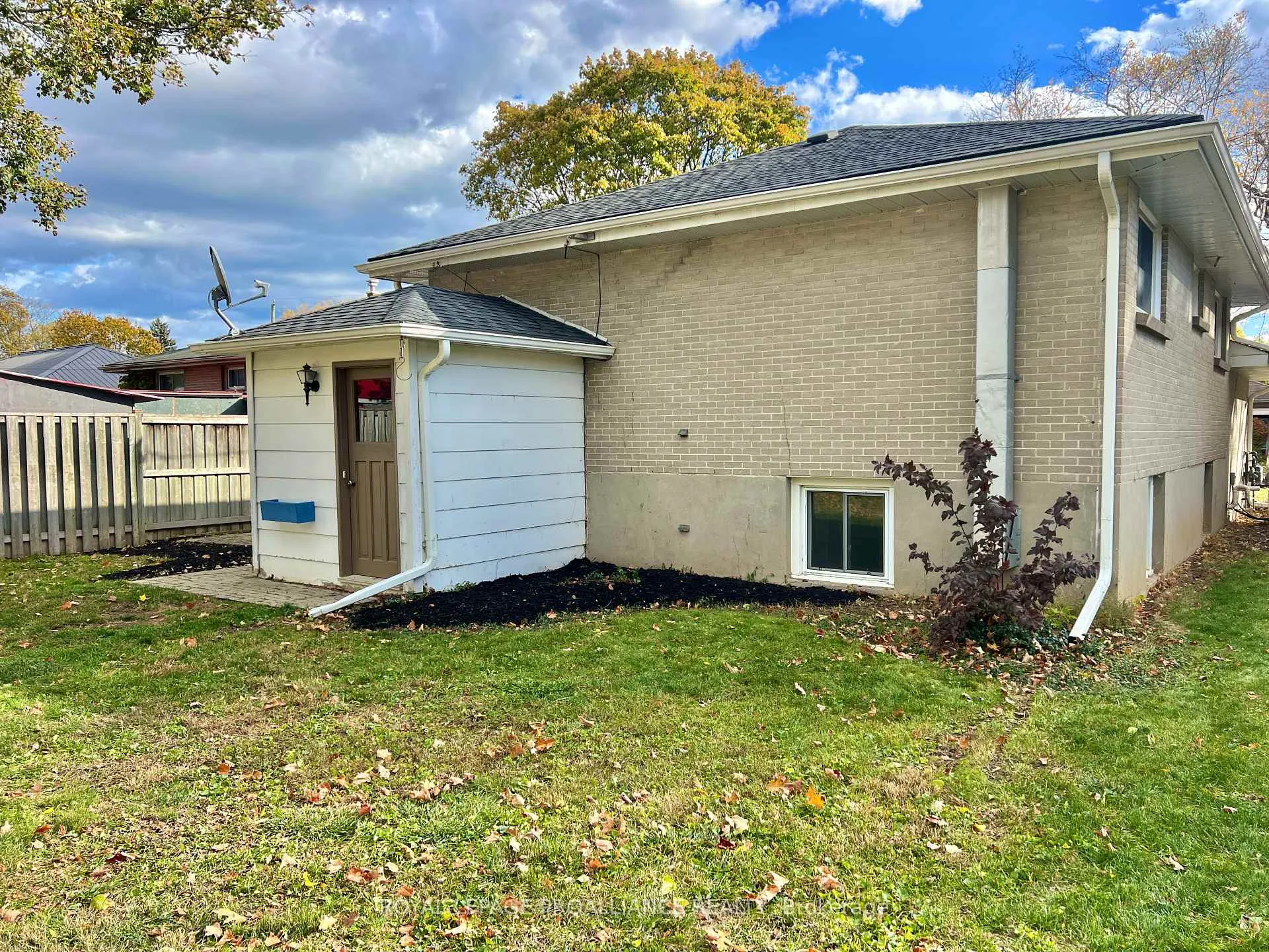 Photo 124 of 16 Lee Avenue, Belleville, Belleville Ward — HOMEH