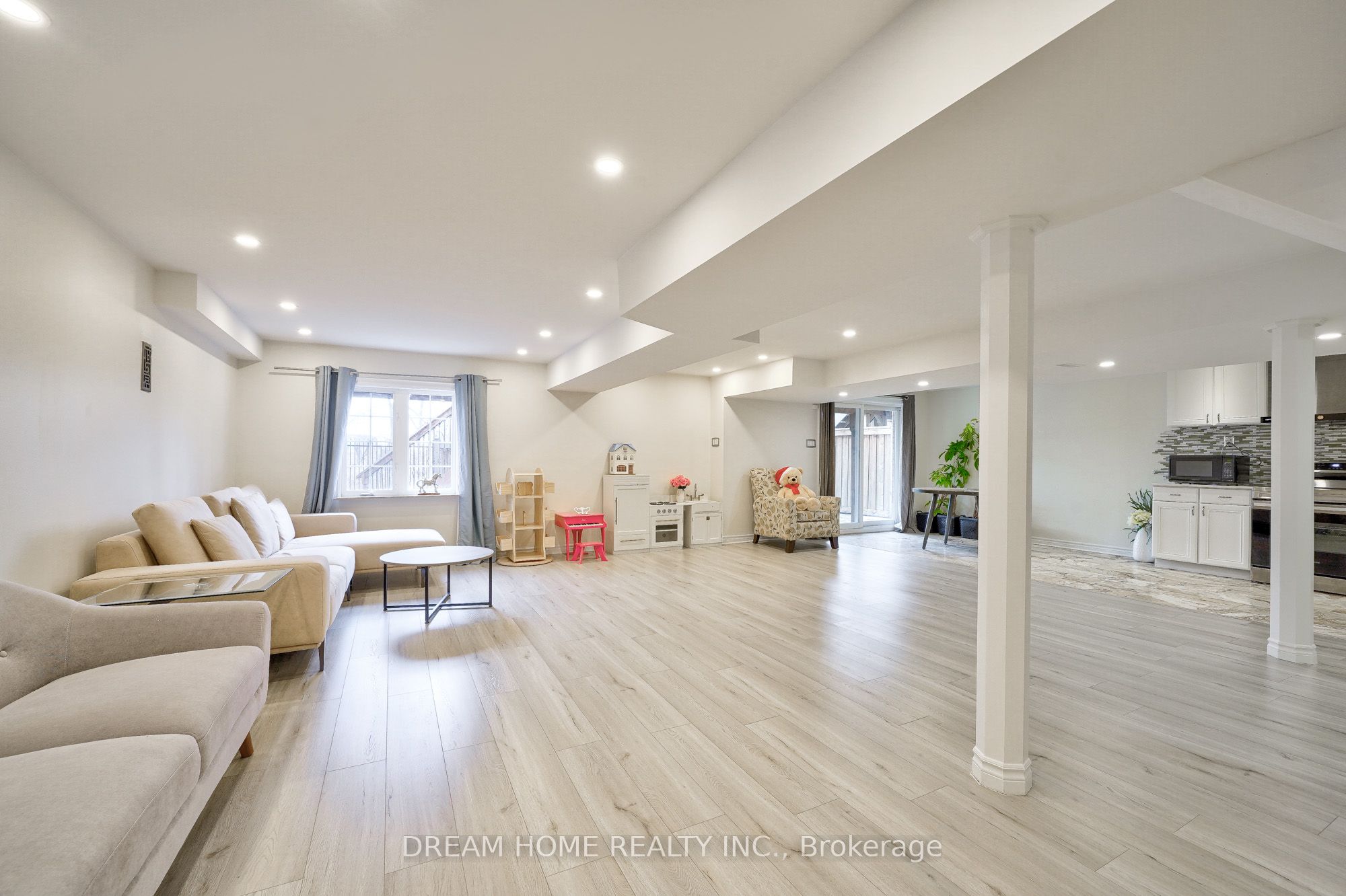 Photo 68 of 95 Rivermill Crescent, Vaughan, Patterson — HOMEH