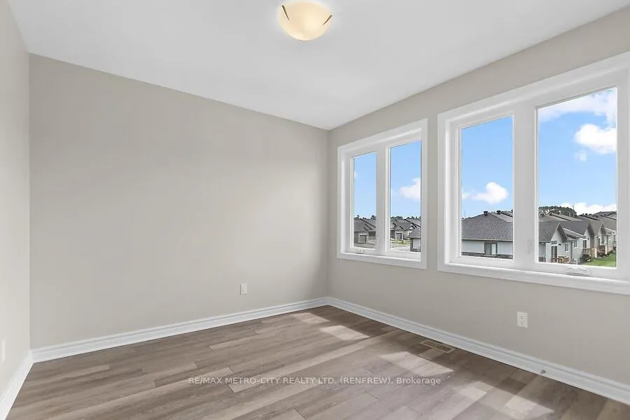 Photo 565 of 129 Seabert Drive, Arnprior — HOMEH