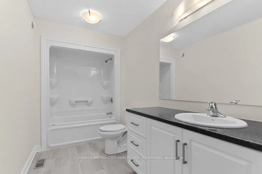 Photo 686 of 129 Seabert Drive, Arnprior — HOMEH