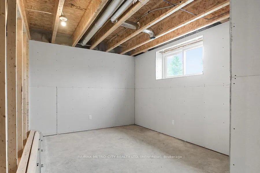 Photo 696 of 129 Seabert Drive, Arnprior — HOMEH