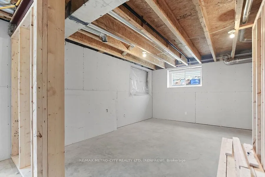 Photo 718 of 129 Seabert Drive, Arnprior — HOMEH