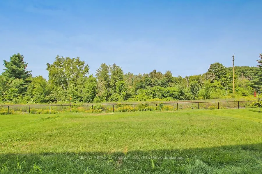 Photo 814 of 129 Seabert Drive, Arnprior — HOMEH