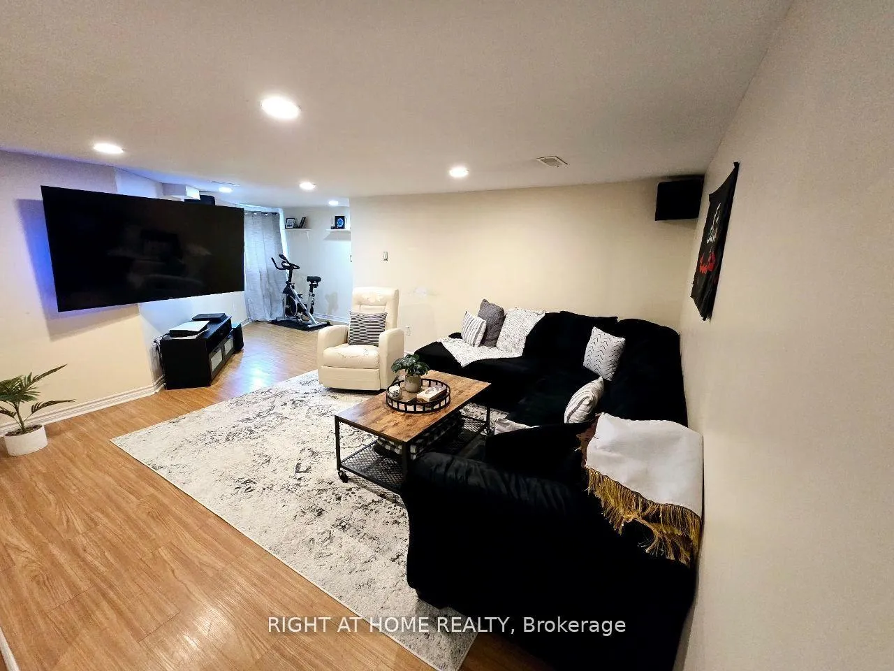 Photo 52 of 1196 Rainbow Street, Ottawa, Canotek Industrial Park — HOMEH