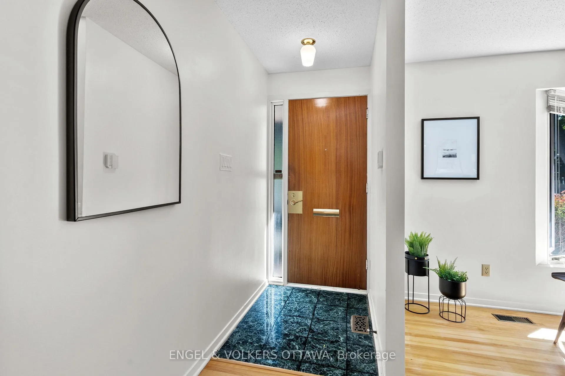 Photo 14 of 609 Blanchard Crescent, Ottawa, Mooneys Bay/Revelstoke — HOMEH