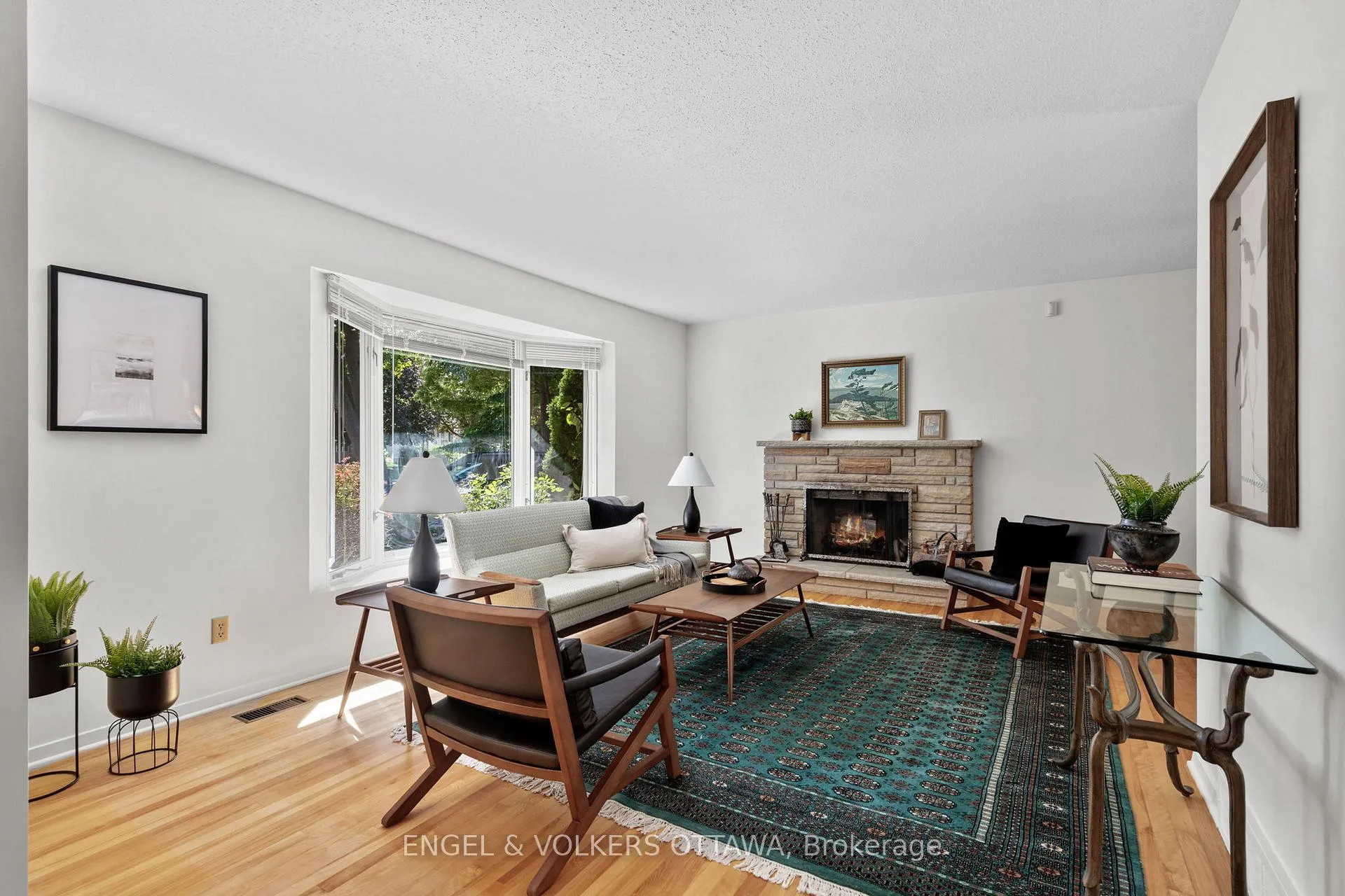 Photo 11 of 609 Blanchard Crescent, Ottawa, Mooneys Bay/Revelstoke — HOMEH