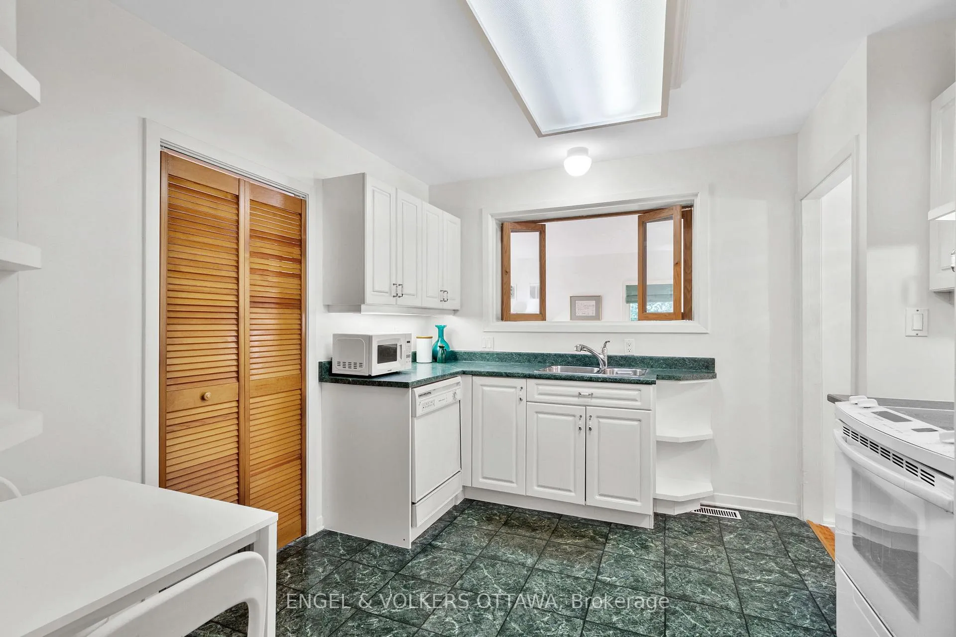 Photo 37 of 609 Blanchard Crescent, Ottawa, Mooneys Bay/Revelstoke — HOMEH