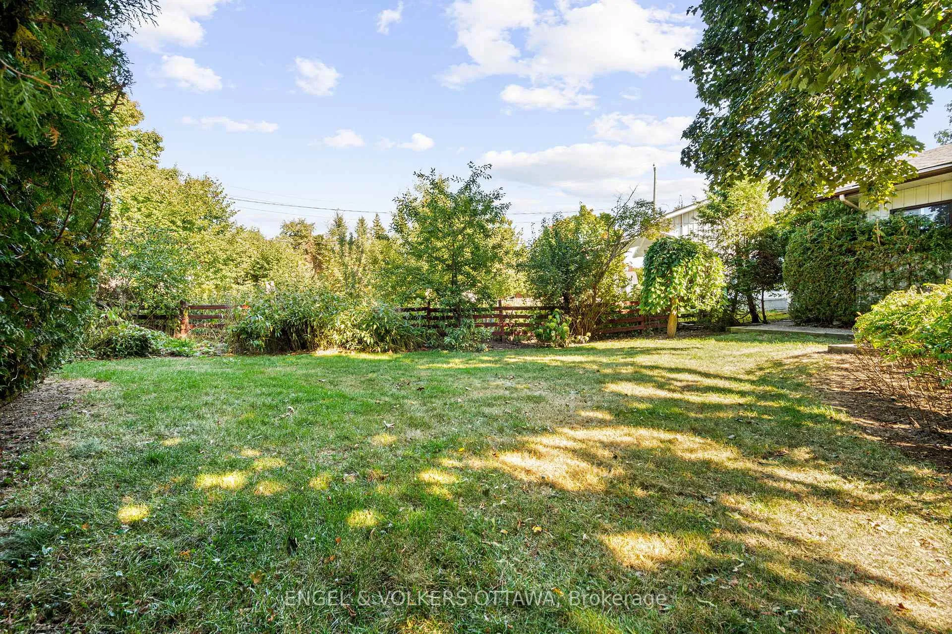 Photo 109 of 609 Blanchard Crescent, Ottawa, Mooneys Bay/Revelstoke — HOMEH