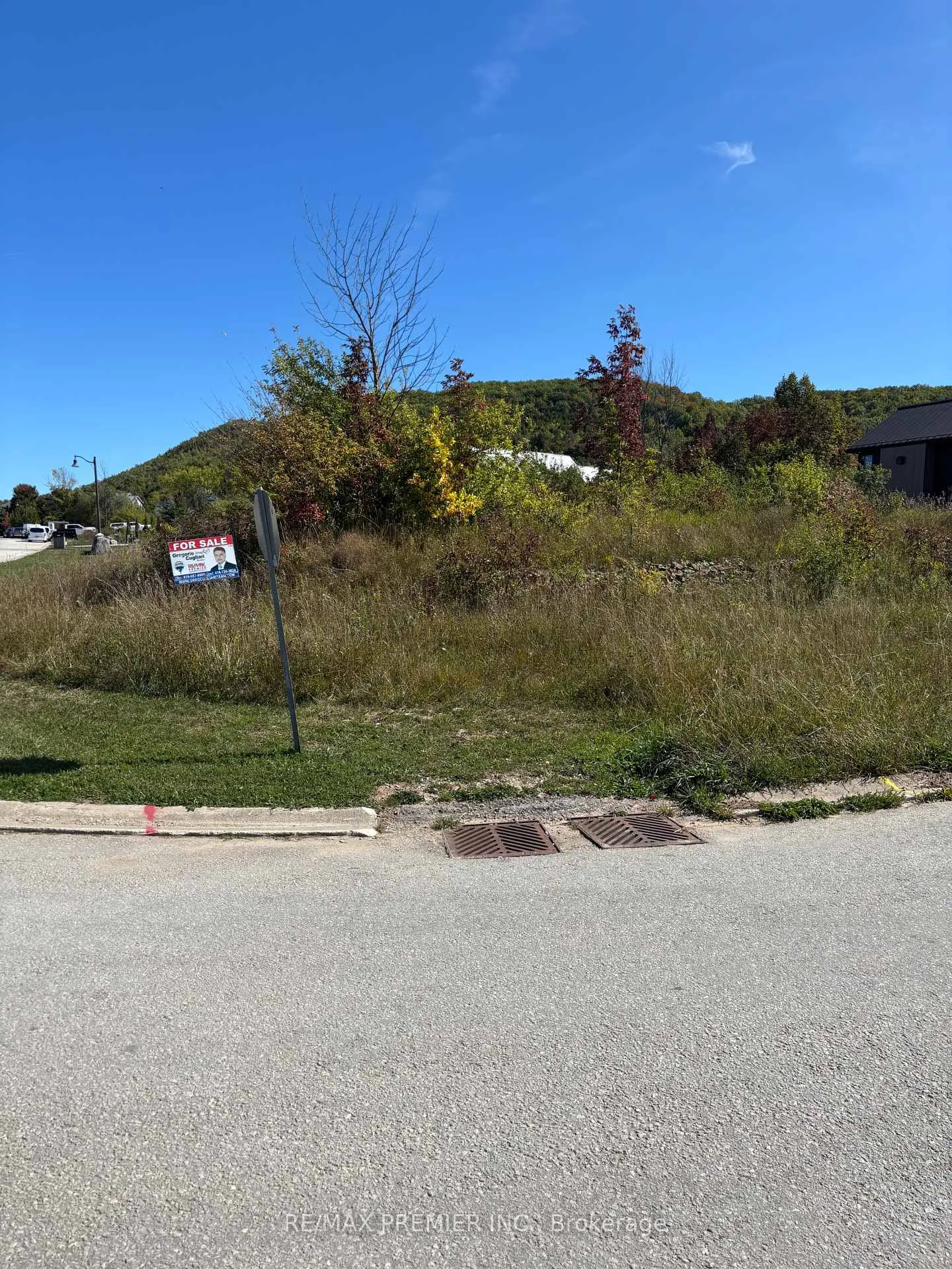 Photo 2 of 102 Maryward Crescent, Blue Mountains — HOMEH