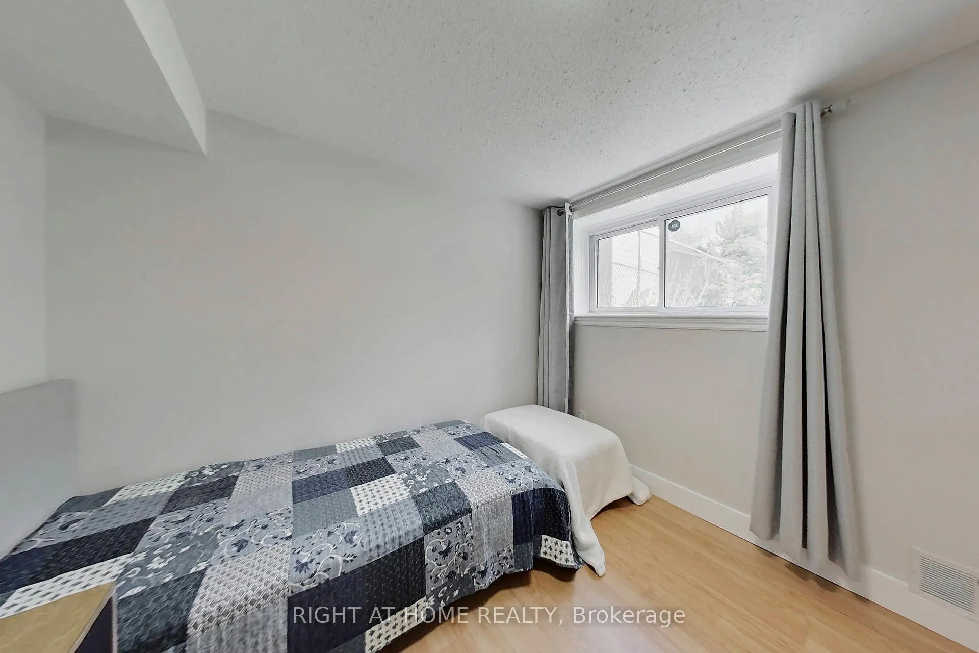 Photo 123 of 2230 Bickerton Avenue, Ottawa, Canotek Industrial Park — HOMEH