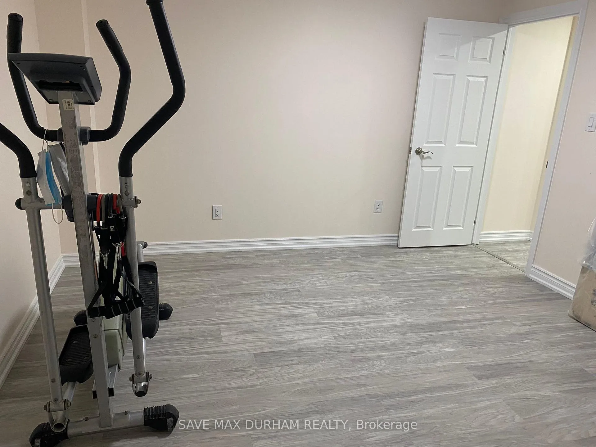 Photo 8 of 159 Warnford Circle, Ajax, Northeast Ajax — HOMEH