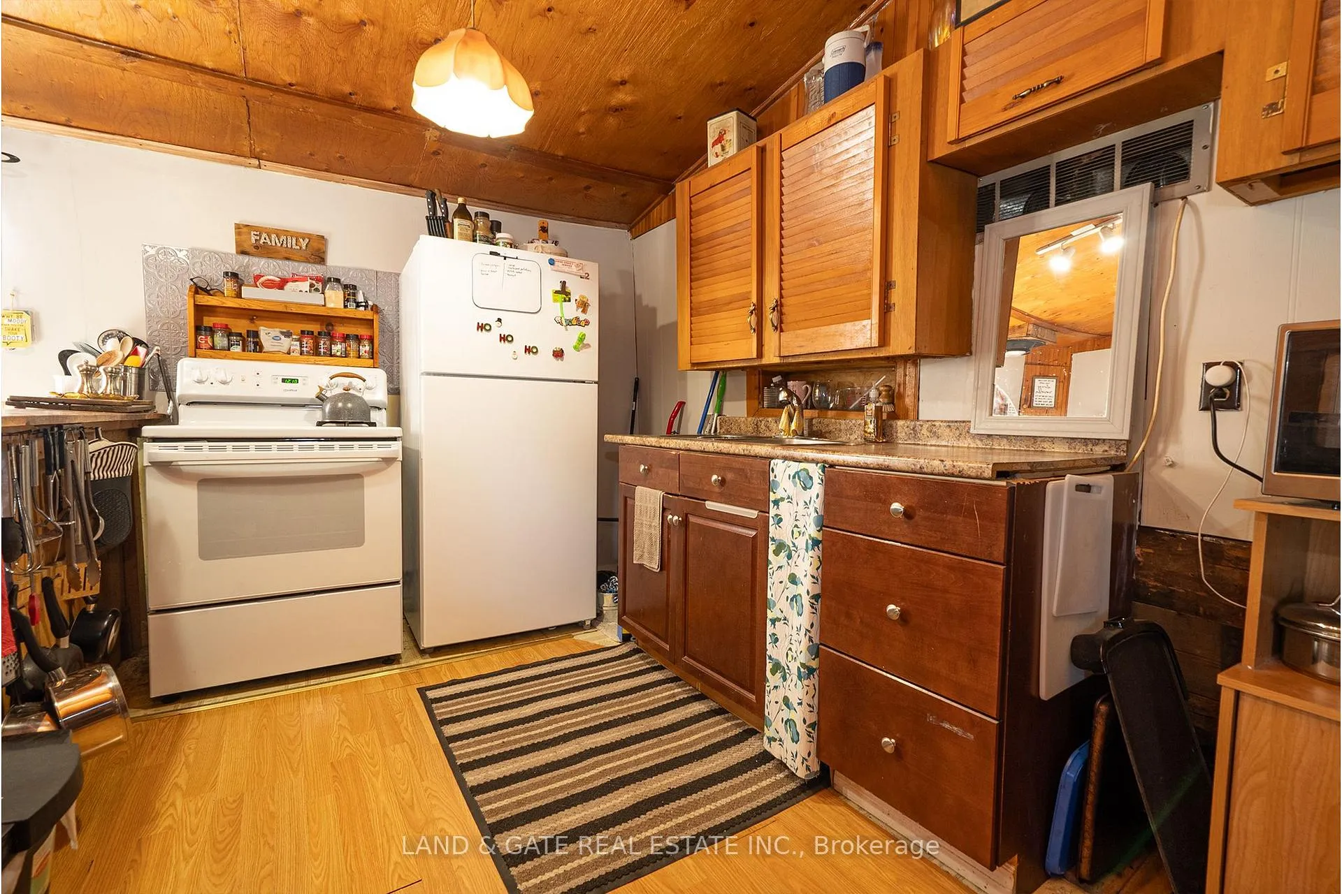 Photo 7 of 40 Tice Crescent, Belleville, Belleville Ward — HOMEH