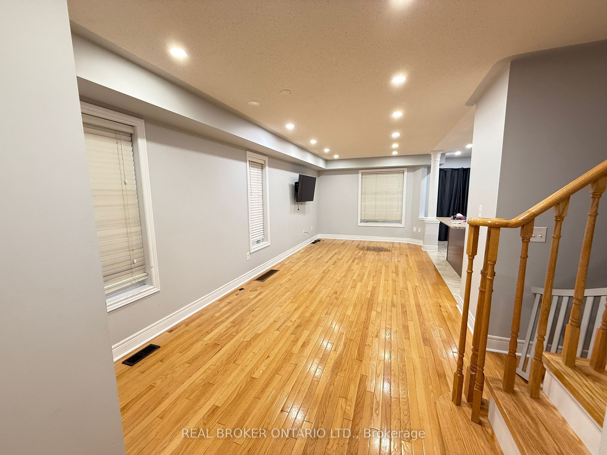Photo 27 of 157 Bathgate Crescent, Clarington, Courtice — HOMEH