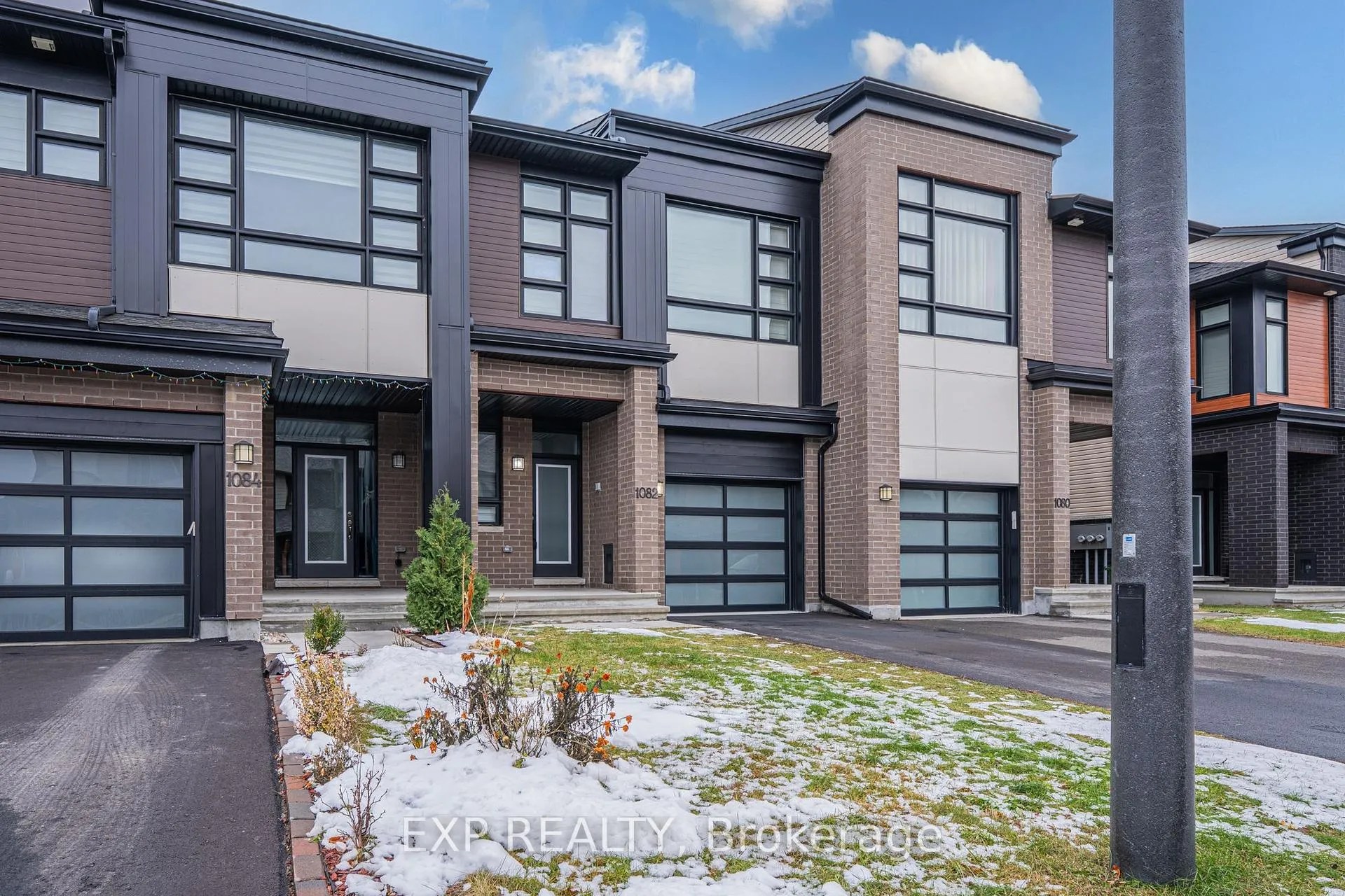 Photo 2 of 1082 Lunar Glow Crescent, Ottawa, Riverside South/Gloucester Glen — HOMEH