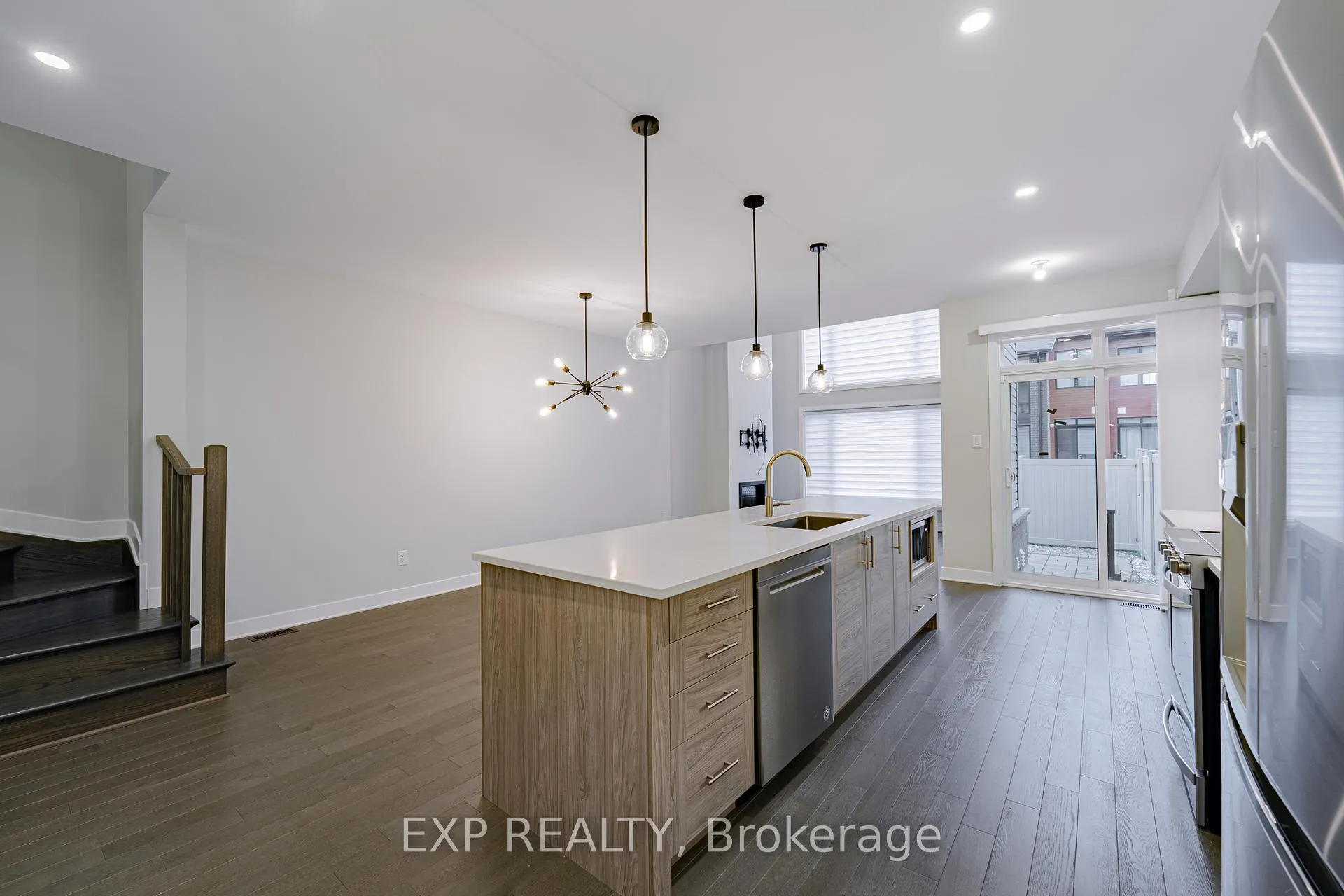 Photo 10 of 1082 Lunar Glow Crescent, Ottawa, Riverside South/Gloucester Glen — HOMEH