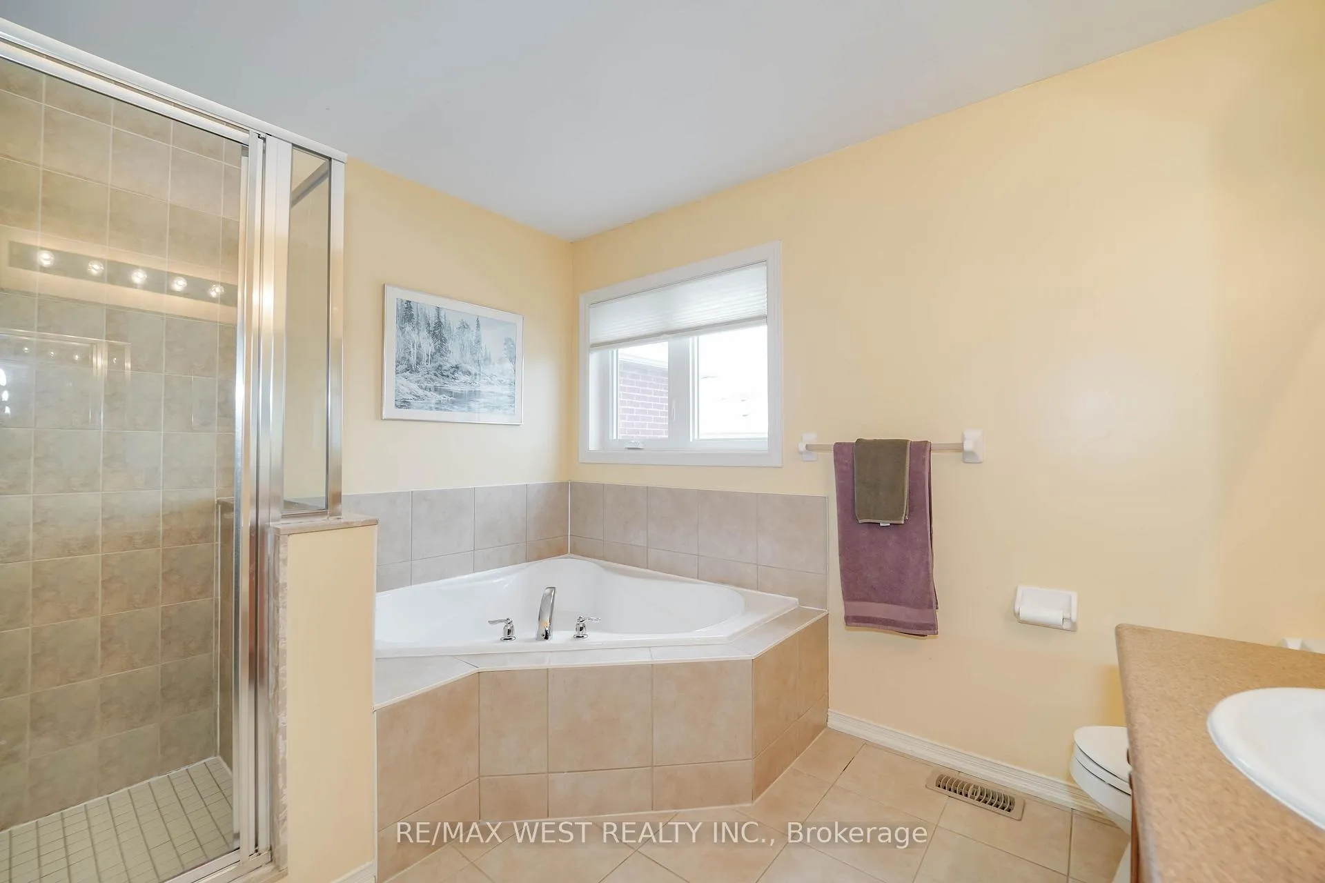 Photo 9 of 29 O'shea Crescent, Ajax, Northwest Ajax — HOMEH
