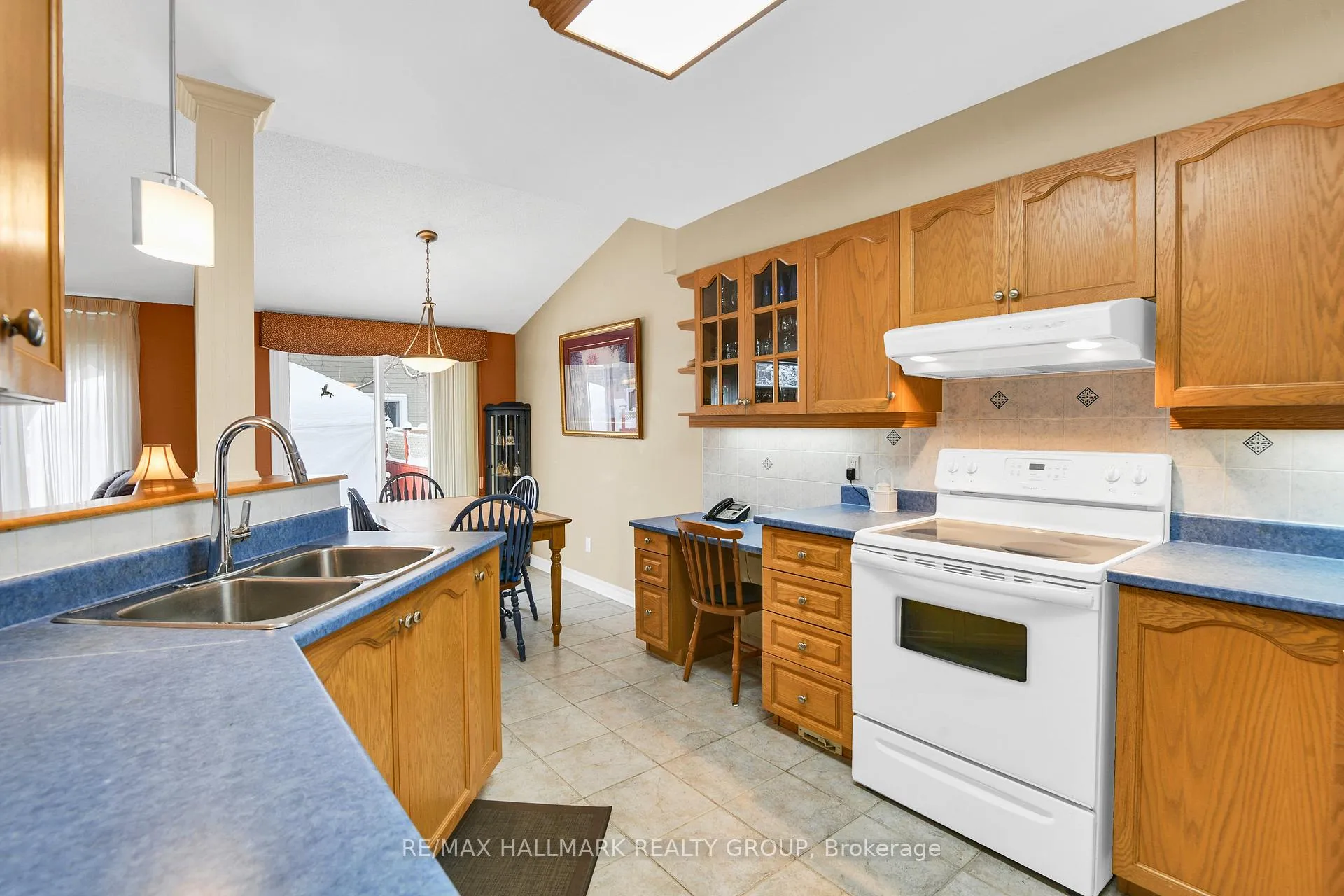 Photo 10 of 56 Roseanne Lane, Ottawa, Blackburn Hamlet (South) — HOMEH