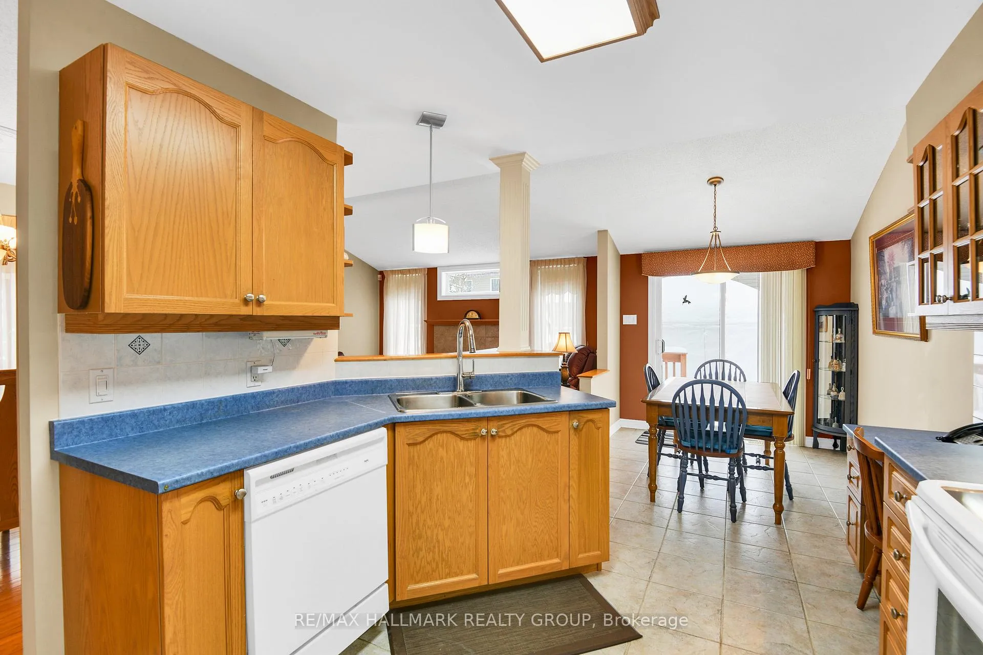 Photo 13 of 56 Roseanne Lane, Ottawa, Blackburn Hamlet (South) — HOMEH